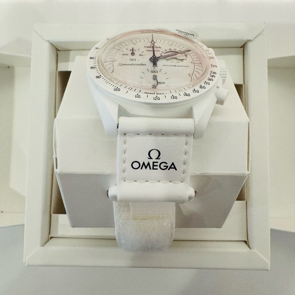 NIB OMEGA X Swatch Snoopy Mission to the Moonphase White - Picture 11 of 16